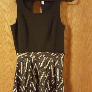 XS Multi Color Dress Solid Top Lace Overlay Bottom